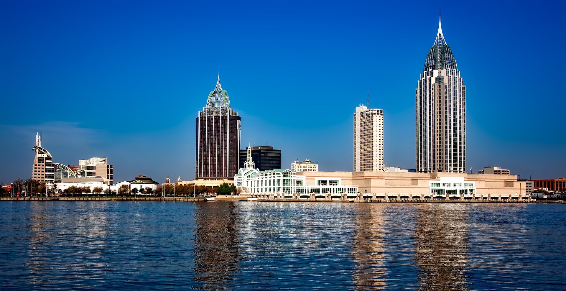 A panoramic view of the Mobile, Alabama skyline - moving to Alabama