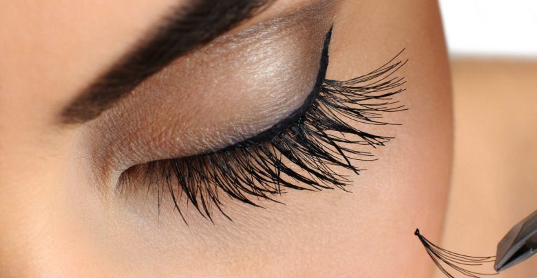 How to Apply Eyelash Extensions