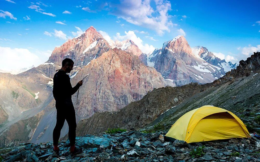 Low Signal Communication Device for travel