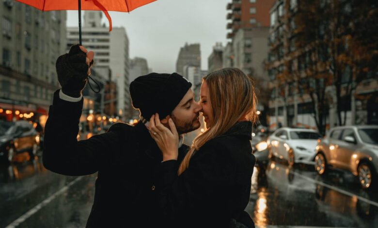 A couple enjoying the most romantic places in Manhattan